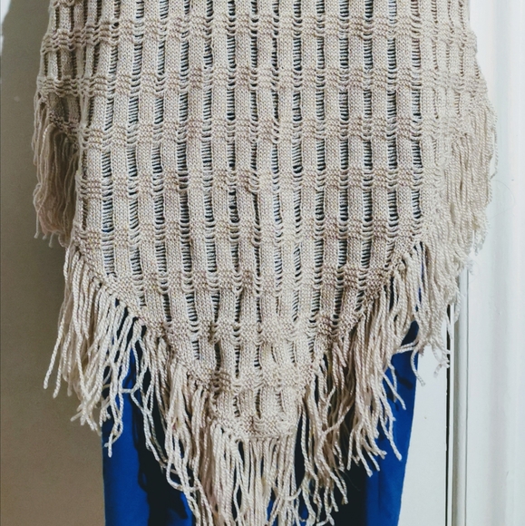 New, handmade shawl - Picture 3 of 5